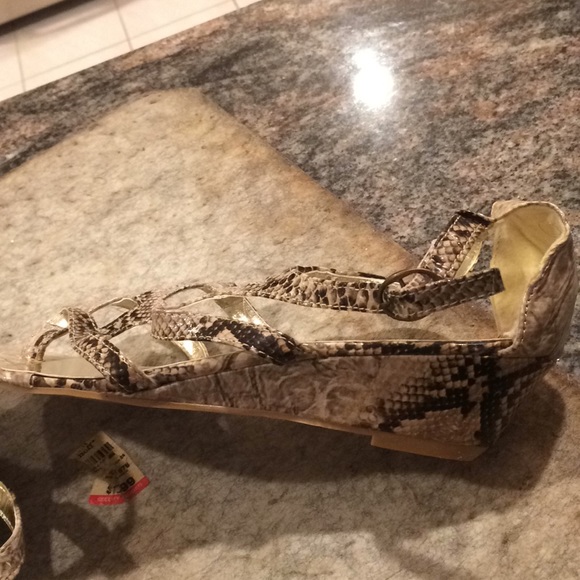 Brown/beige size 8M snakeskin design sandals. - Picture 4 of 5